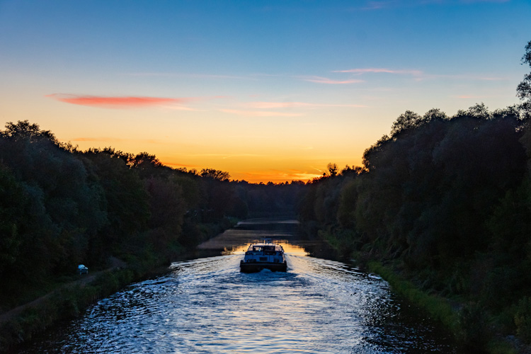 天津進(jìn)口二手鋼琴報(bào)關(guān)